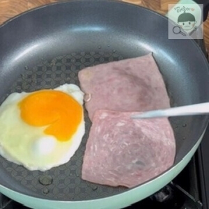 햄을 굽는 모습