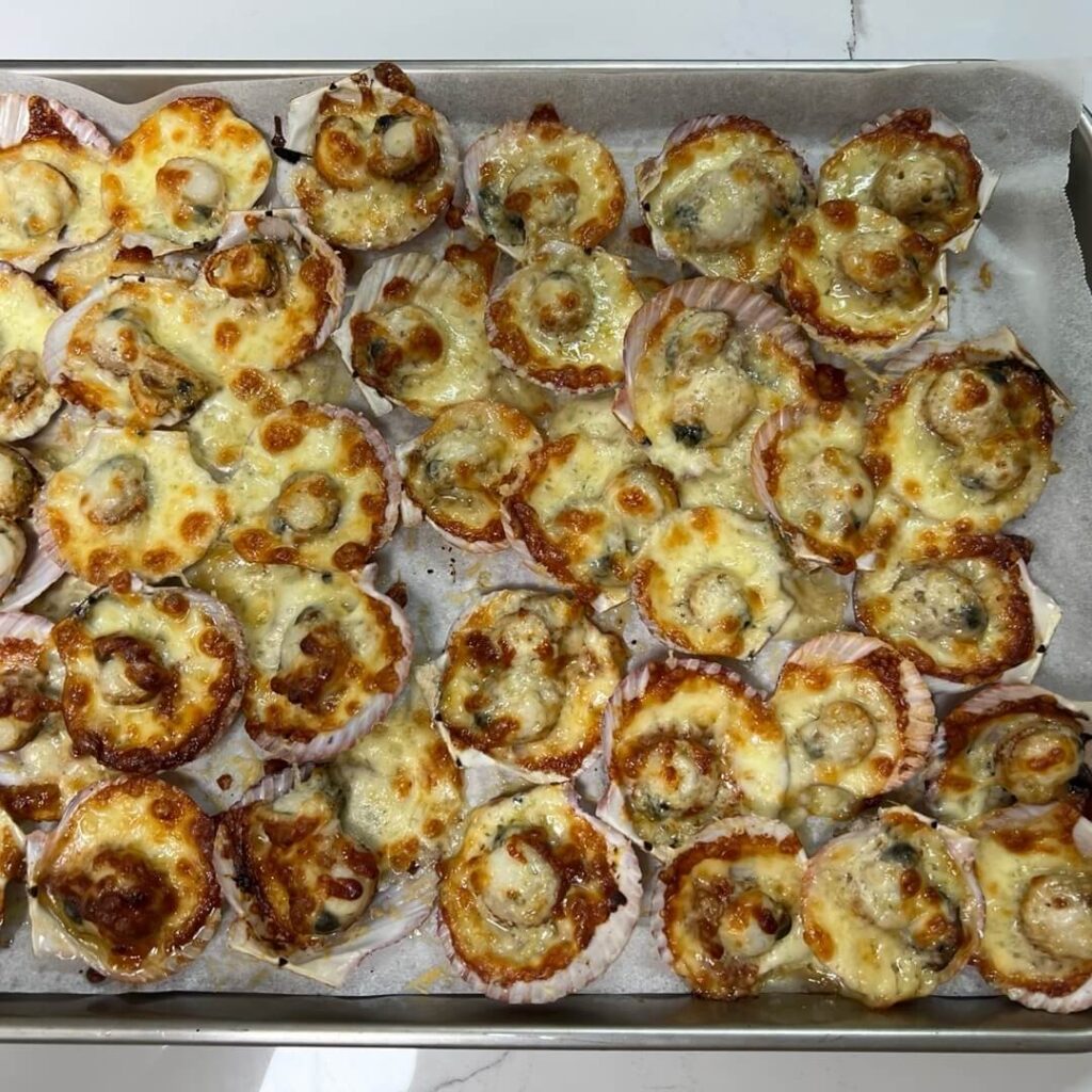 オーブンで焼きたてホタテのチーズオーブンロースト