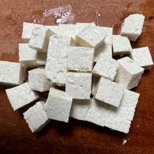 みそ汁に入れる角切りの豆腐
