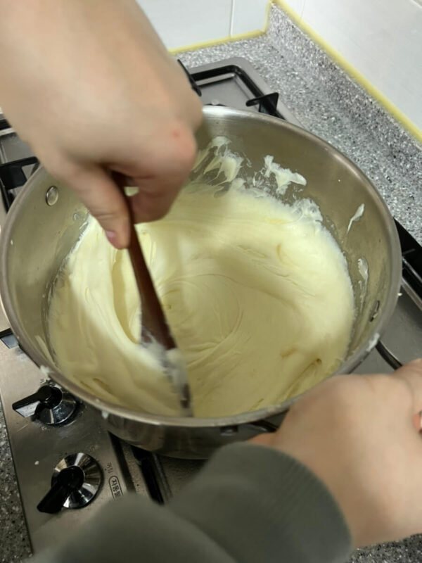 チーズが溶けたジャガイモ混合物の様子