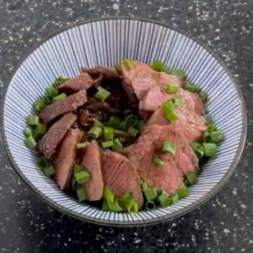 青ネギを乗せた様子
