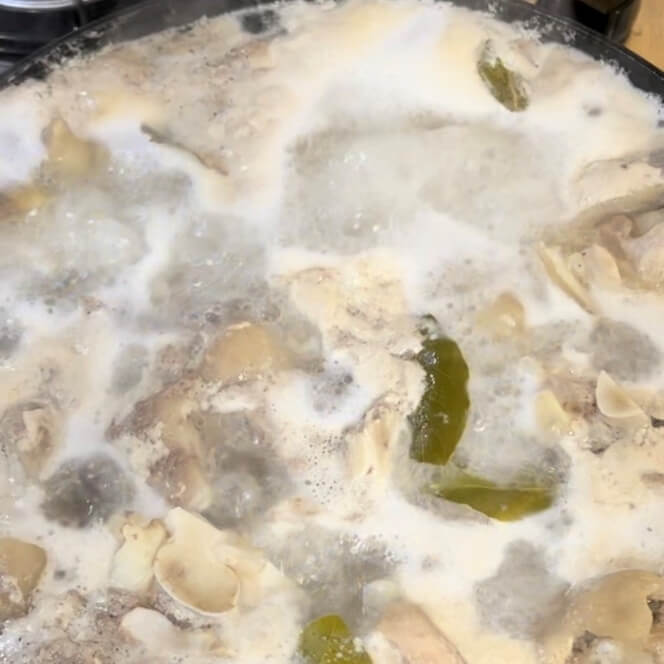 下茹でをしている様子