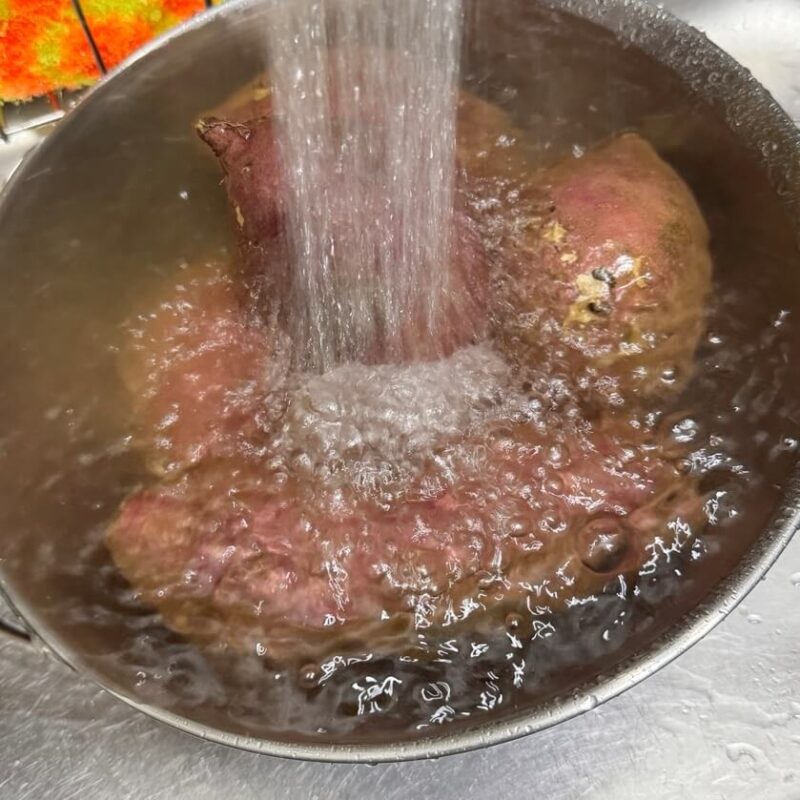 Washing sweet potatoes