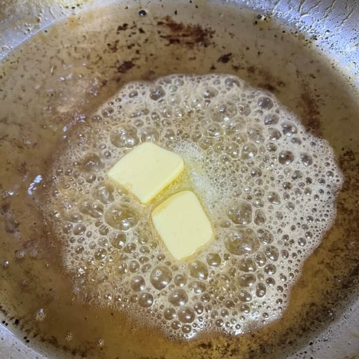 トマホークを外してバターを溶かす様子