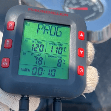 温度計の温度が現在110℃(230°F)と表示されている。