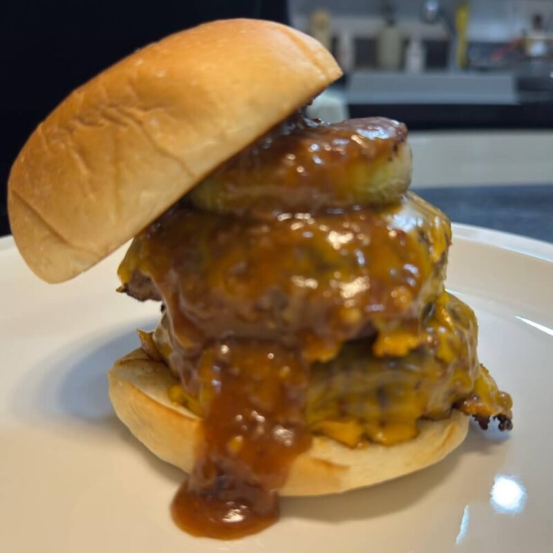 ハンバーガーパンの上部を覆う様子