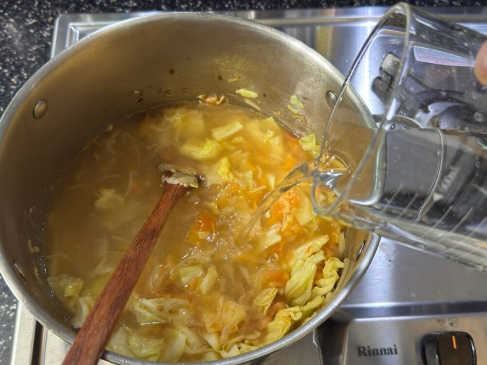 水を入れる様子