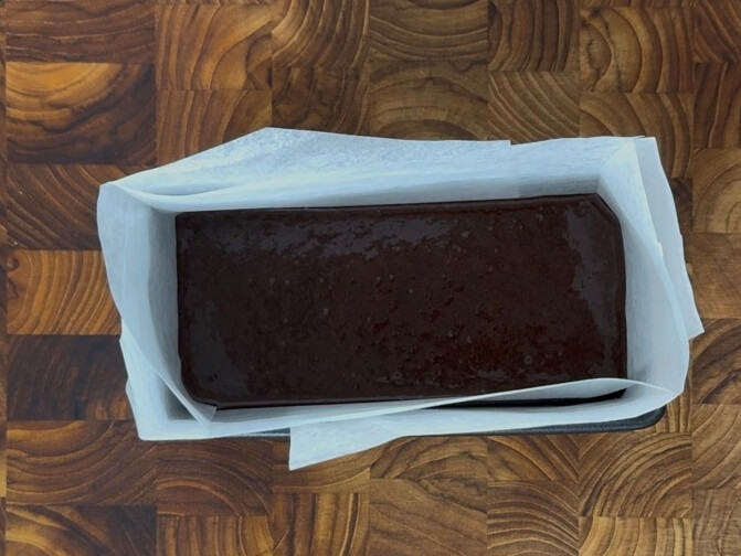 Pouring the batter and letting the air bubbles out