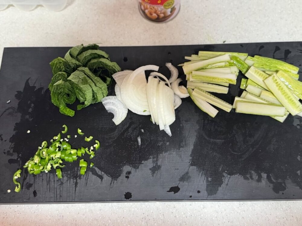 野菜の手入れの様子 