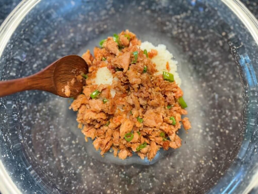 ボウルに炒めたスパムタンチョウを入れた様子