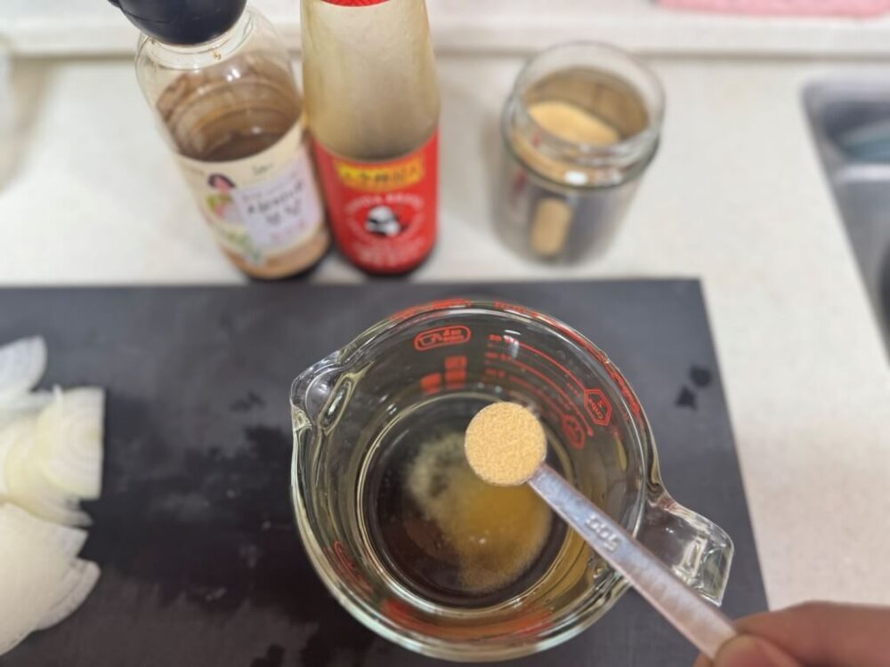 醤油ソースを作っている様子