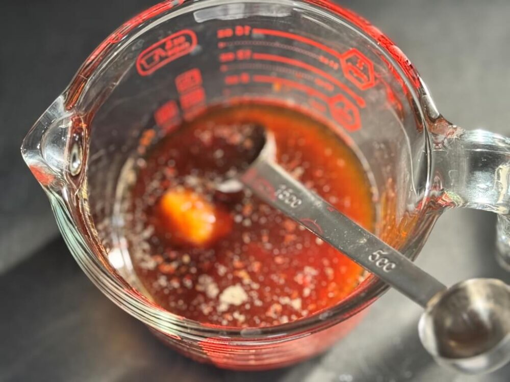 マリネ材料を全て入れた様子