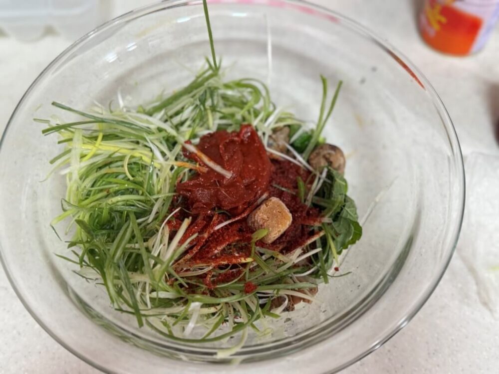 マリネ材料を全て入れた様子 
