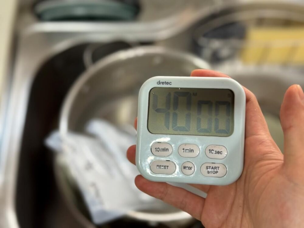 40分タイマーを合わせる様子