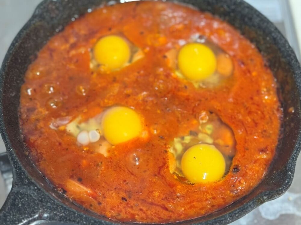 卵4個を割った様子