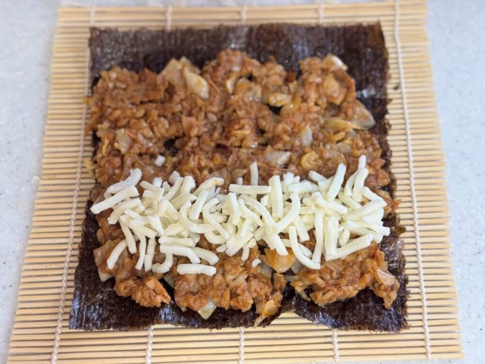 のり巻きの具にチーズを入れた様子