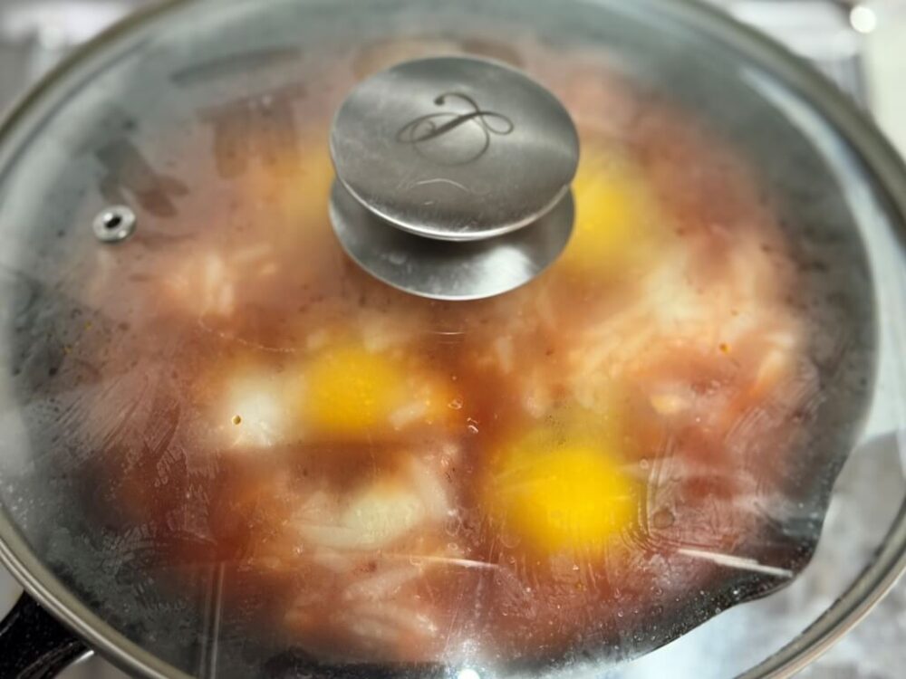蓋を閉じて調理する様子