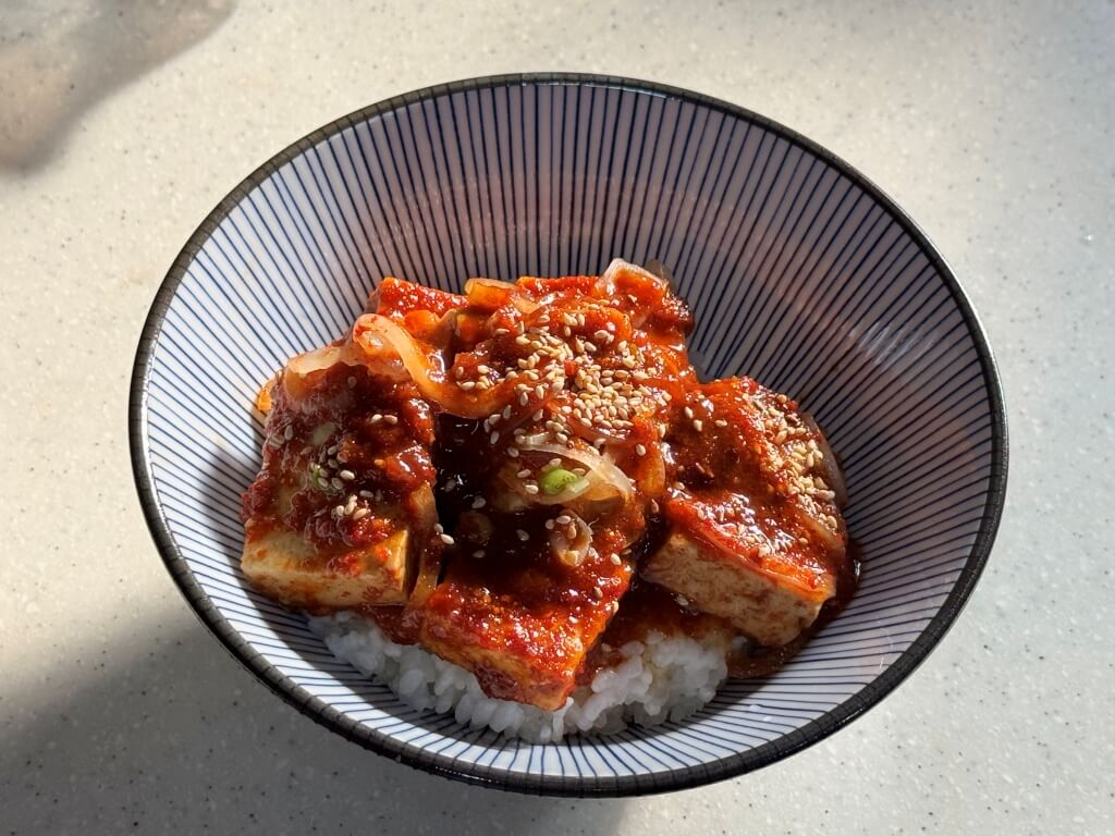スパイシー豆腐丼レシピダイエット用一鉢