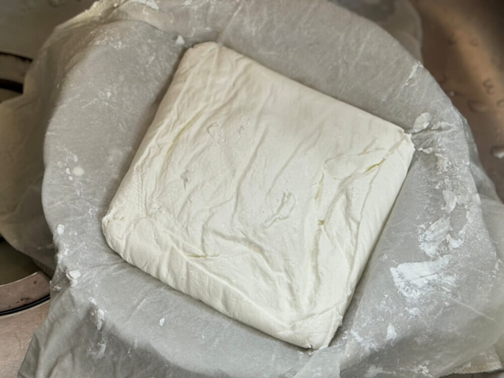 ギリシャ風ヨーグルトの完成した様子