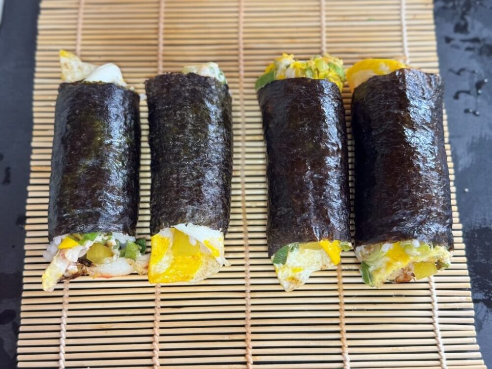 Cuatro kimbap terminados