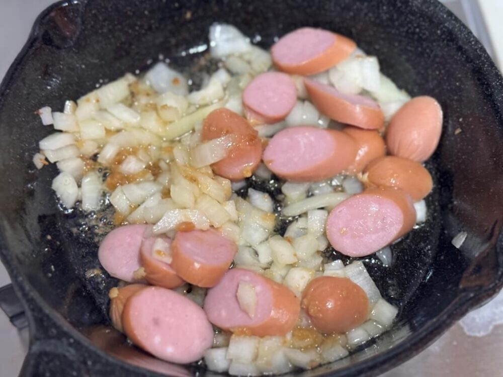 ソーセージを入れた様子