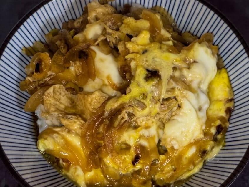 超簡単玉子丼レシピの完成した一杯