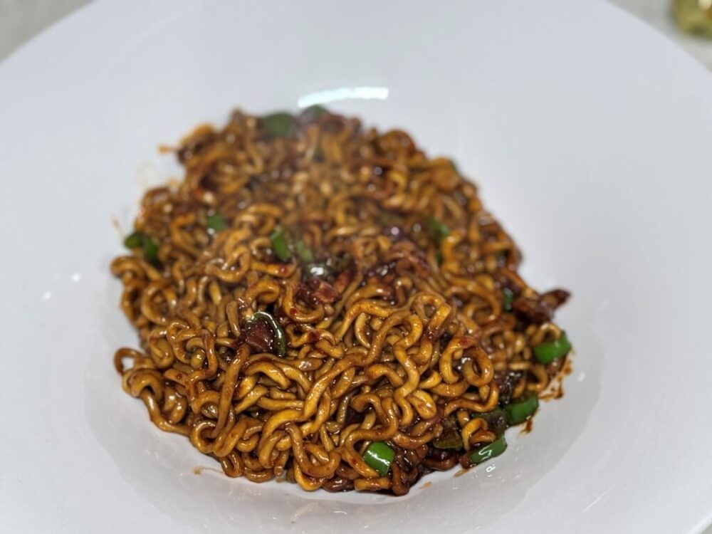 The chili oil spaghetti is done and transferred to a bowl.