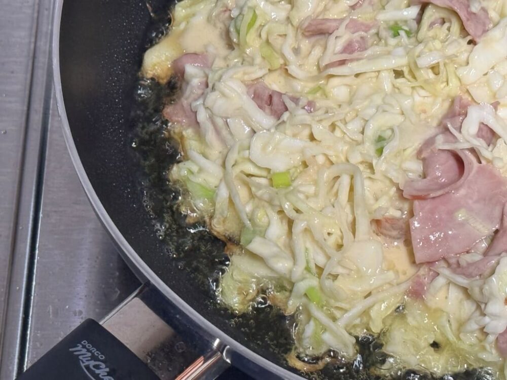 Okonomiyaki dough is turning brownish in color on the sides