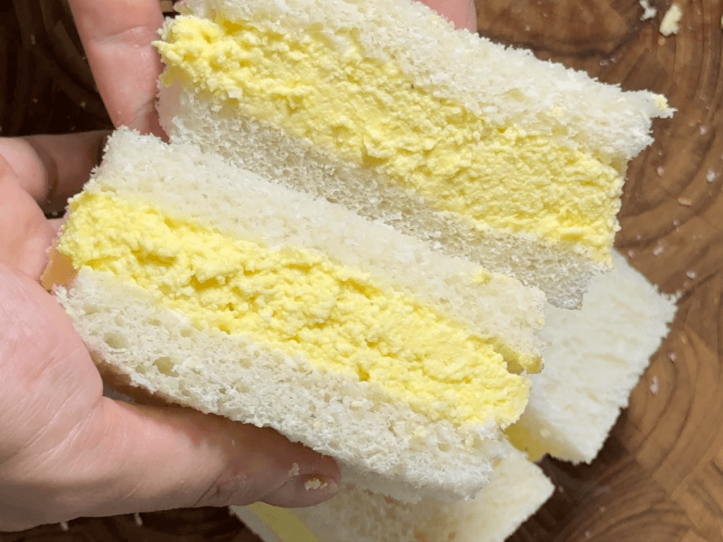 Receta de sándwich de huevo de tienda de comestibles - Prepare un sándwich de huevo esponjoso