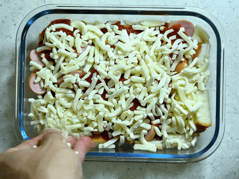 Cubierto con mucho queso mozzarella