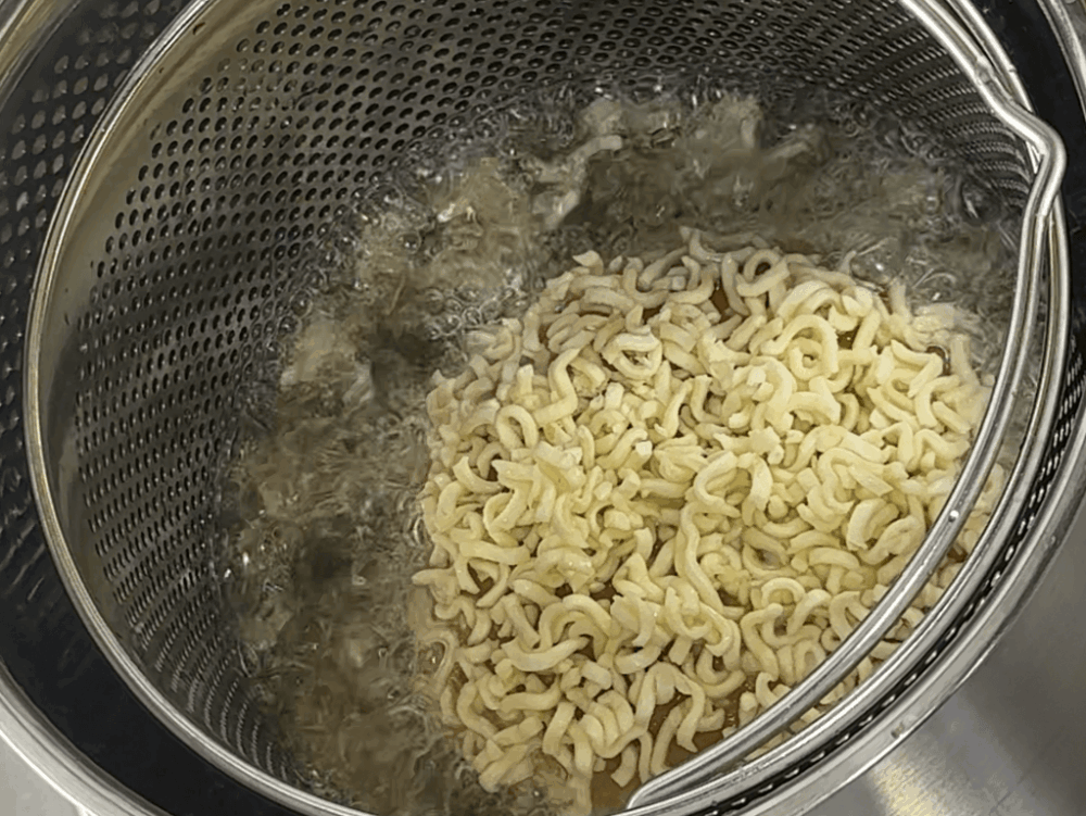 Freír una hamburguesa en aceite