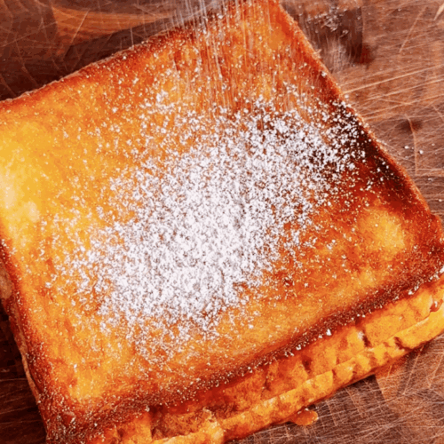 The sweet and crispy buttered toast recipe in action.